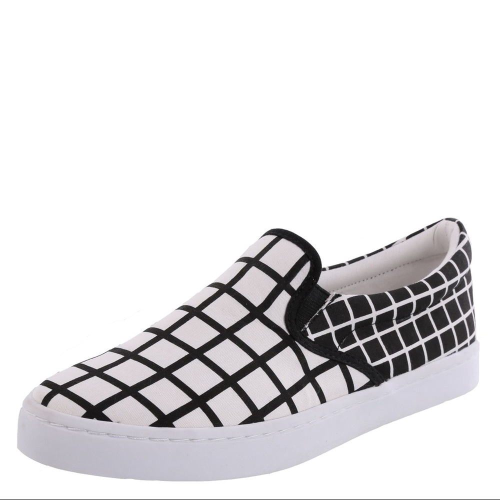 Airwalk Black & White slip on fashion tenis-siz 10